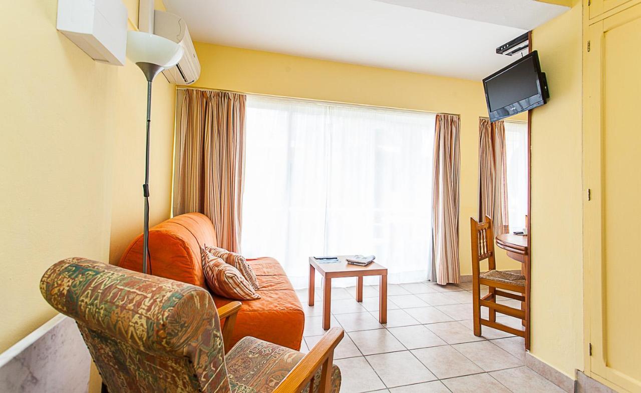 Hostal Doris - Adults Only Colonia de Sant Jordi Екстериор снимка