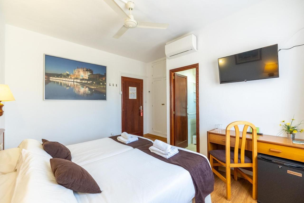 Hostal Doris - Adults Only Colonia de Sant Jordi Екстериор снимка