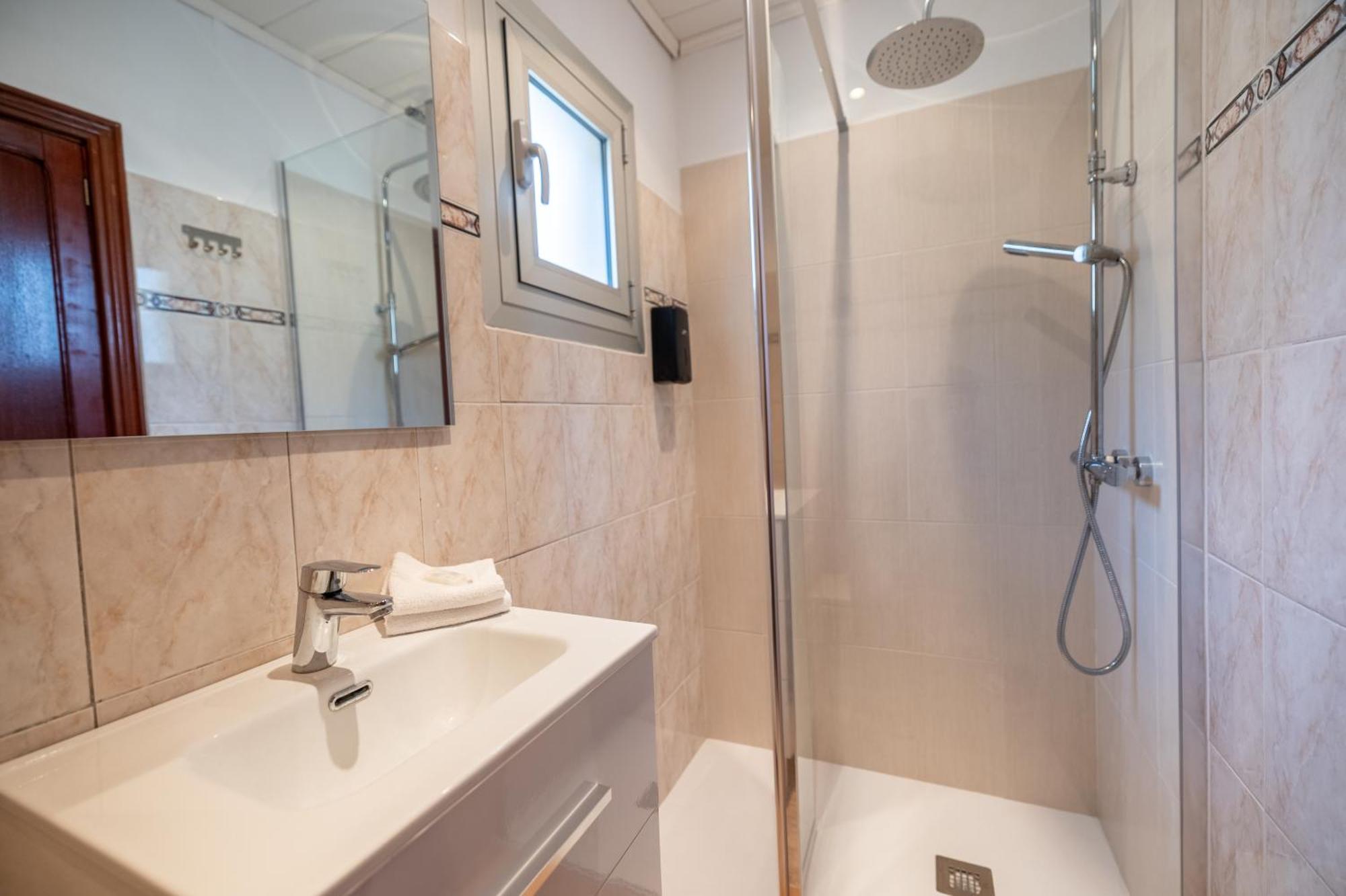 Hostal Doris - Adults Only Colonia de Sant Jordi Стая снимка