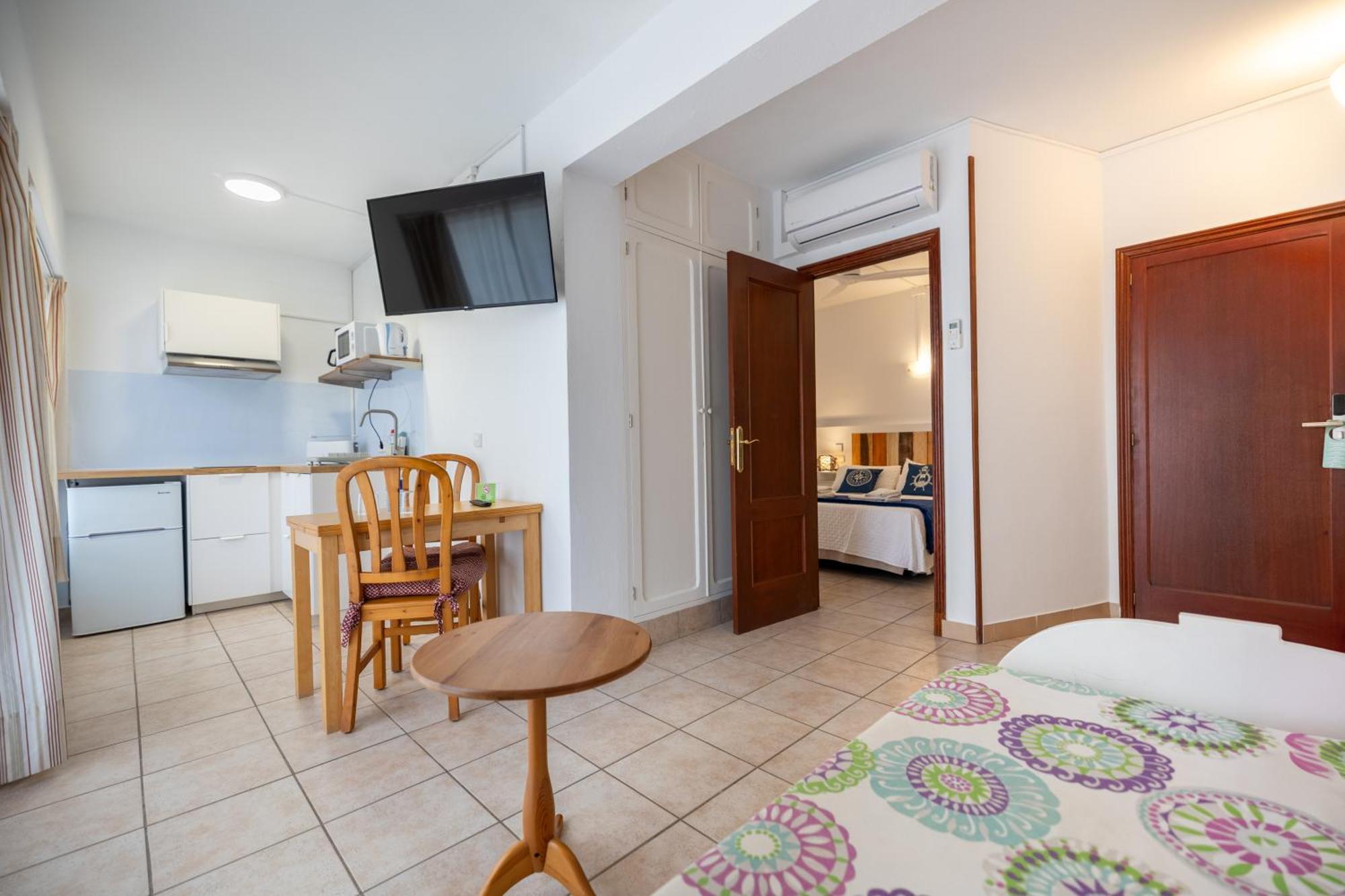 Hostal Doris - Adults Only Colonia de Sant Jordi Стая снимка
