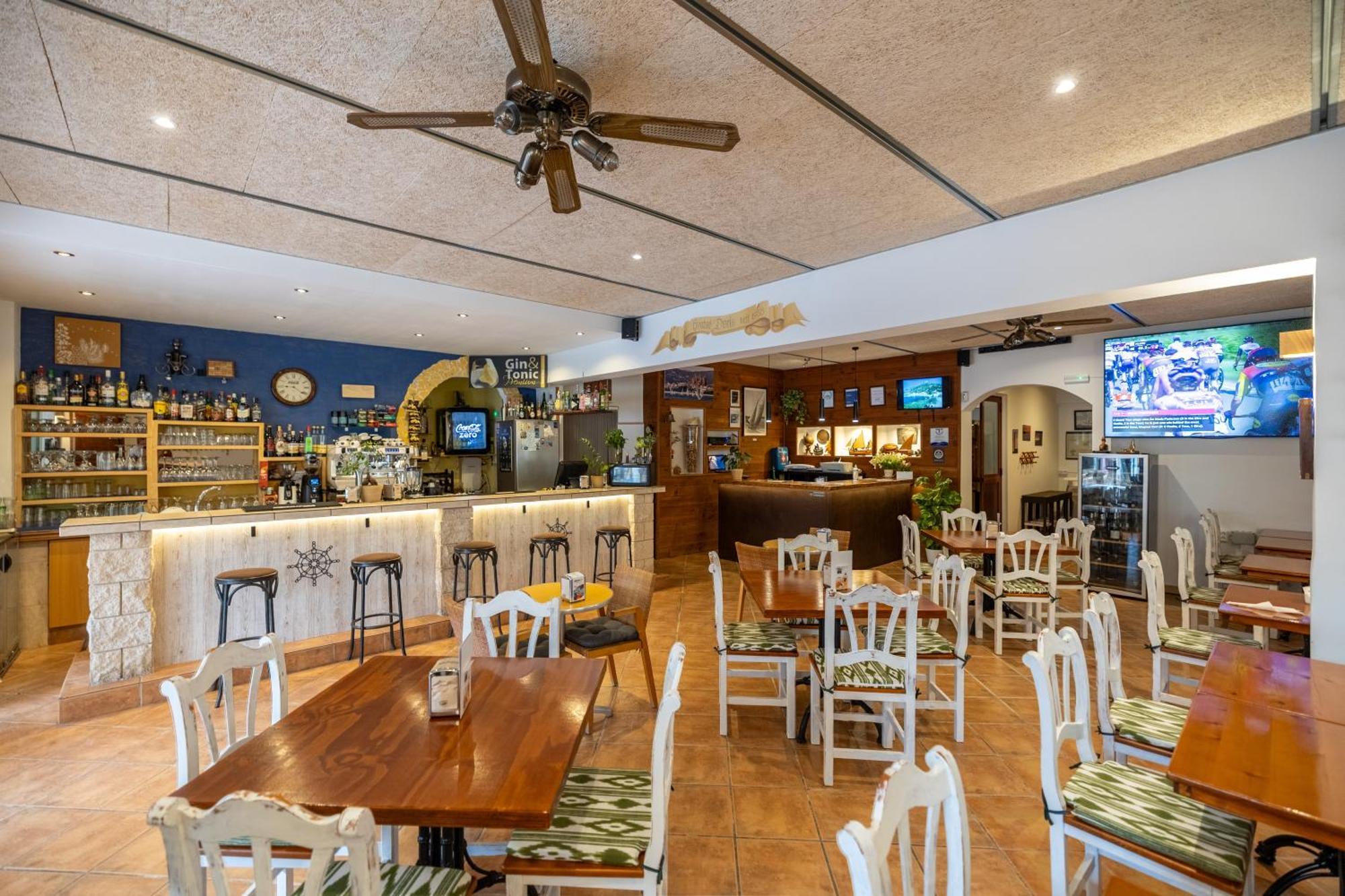 Hostal Doris - Adults Only Colonia de Sant Jordi Екстериор снимка