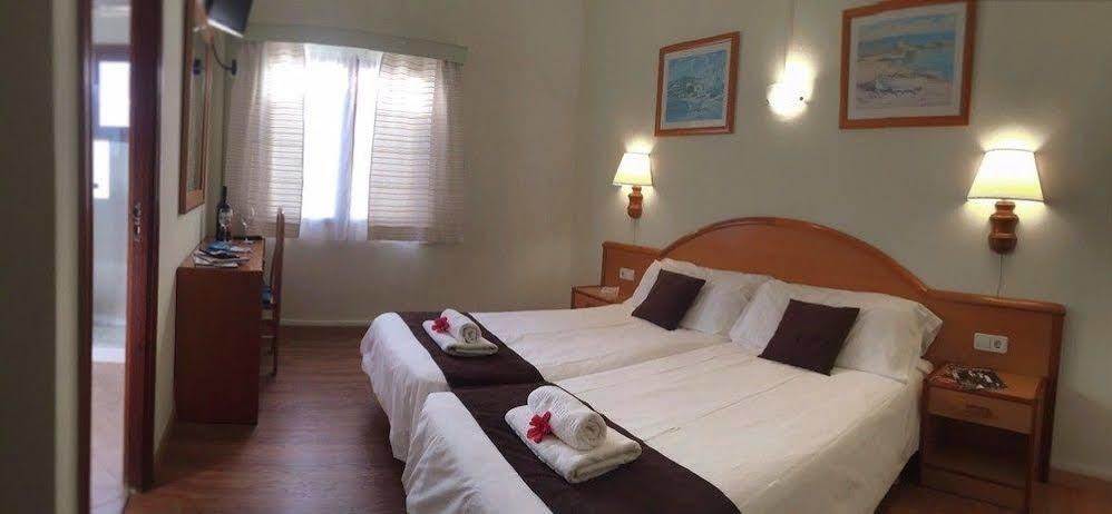 Hostal Doris Colonia de Sant Jordi Екстериор снимка